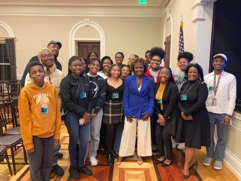 Prof Taylor and Green bring first year writing students to the White house 1 december 2022